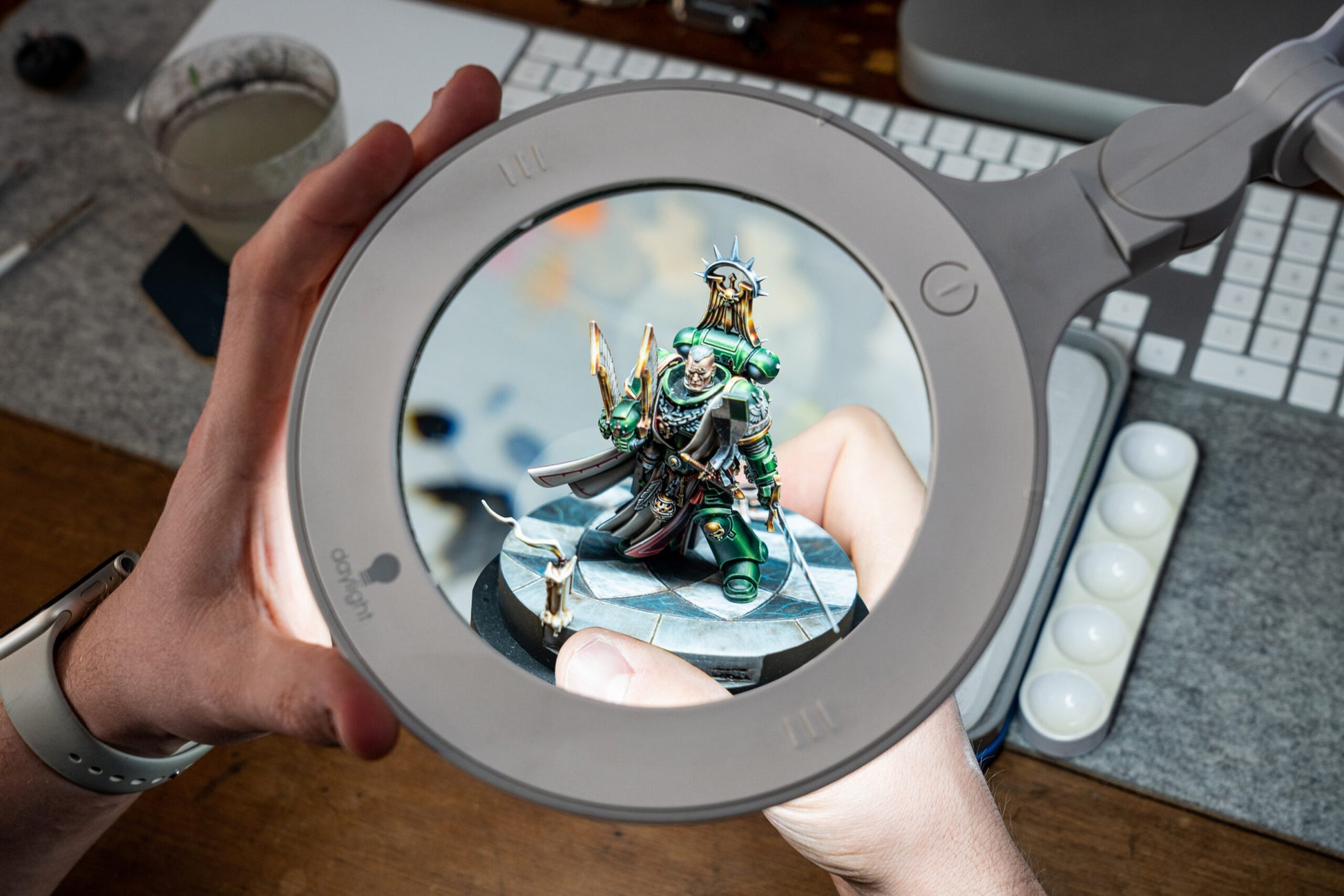 Omega 5 Magnifier